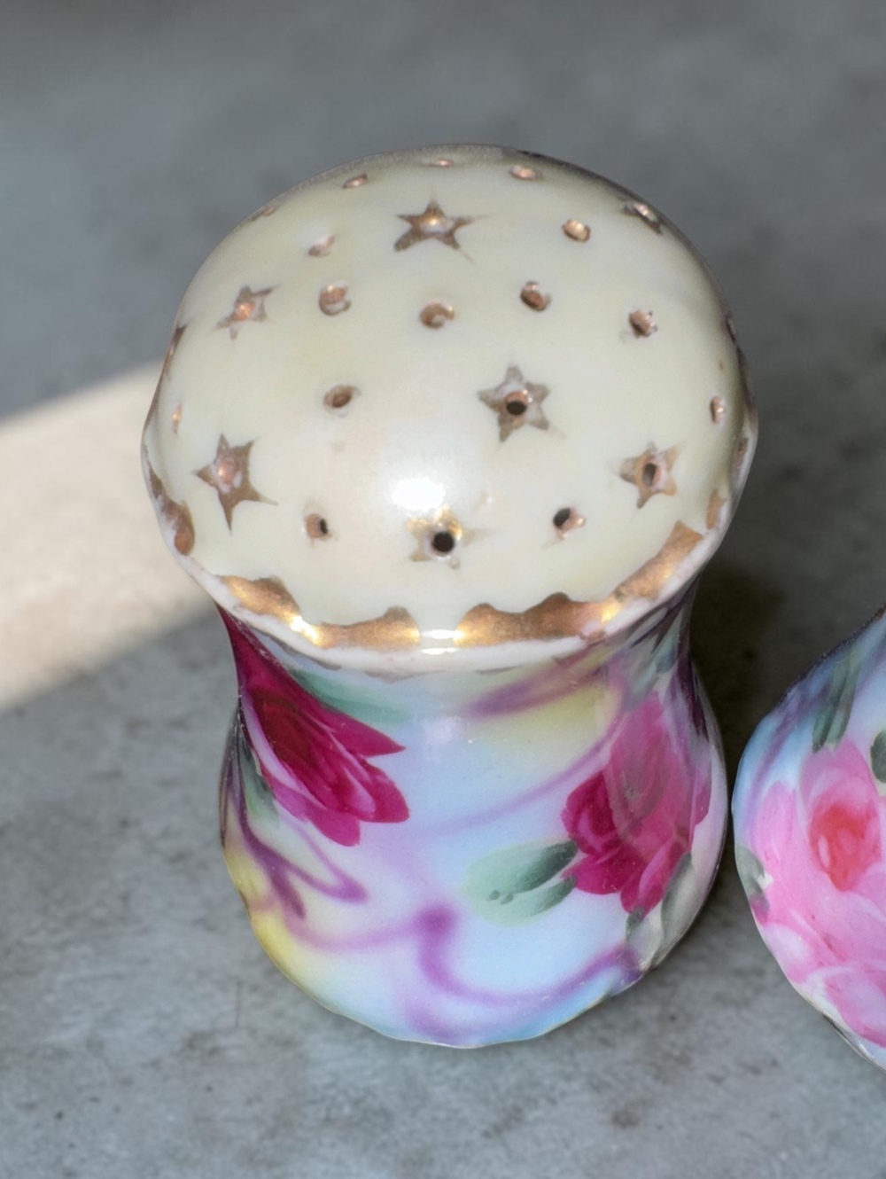 Vintage Porcelain Salt Pepper Shakers Hand Painted Roses Gold Gilt Cork Pair - Picture 4 of 8